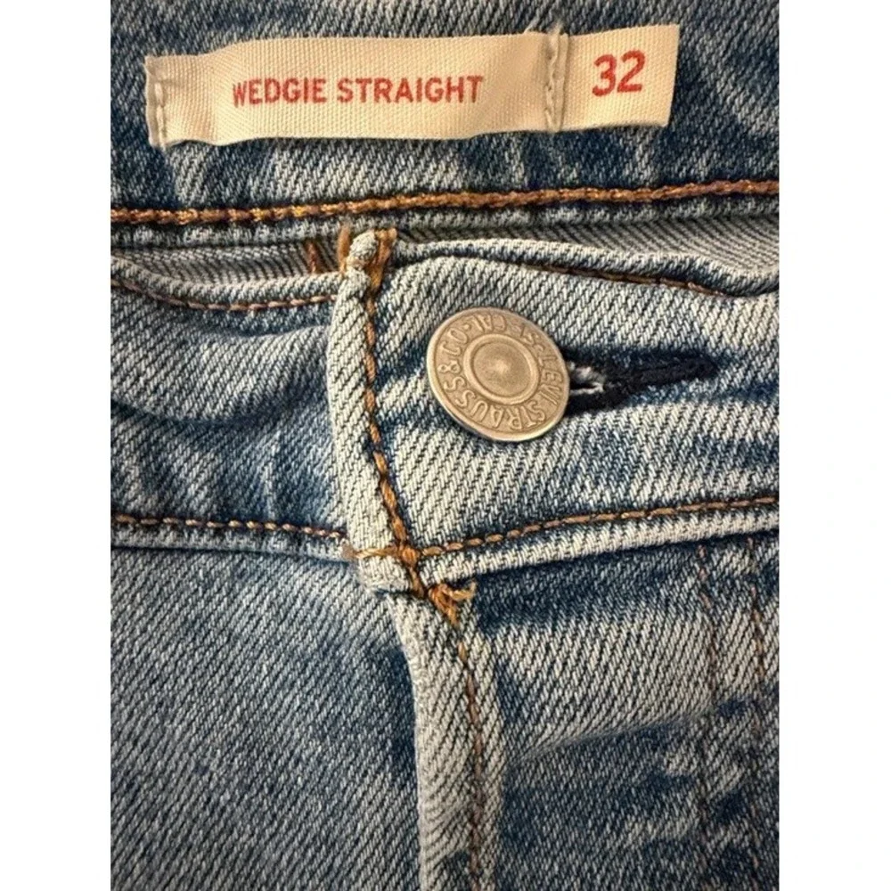Levis Wedgie‎ Straight Distressed High Rise Jeans Light Wash Blue Size 32